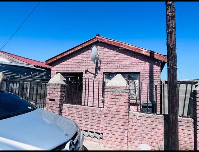 3 BEDROOM HOUSE FOR SALE IN NONQUBELA
